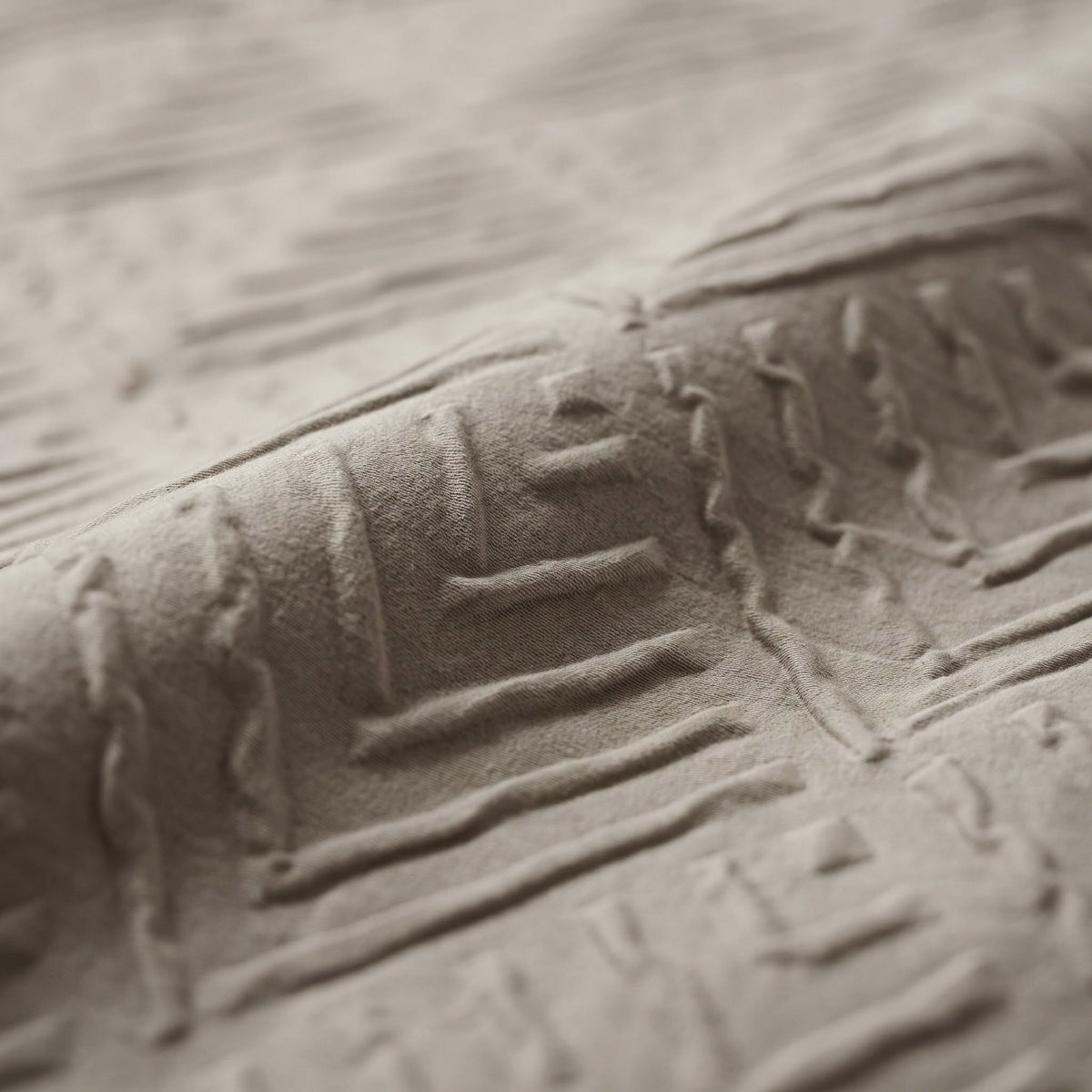 Embossed Dekbedovertrek Taupe/Grijs – Modern Geo 3D Reliëf – Zacht Microvezel met Kussenslopen – Sleeptime - Dromen & Wonen