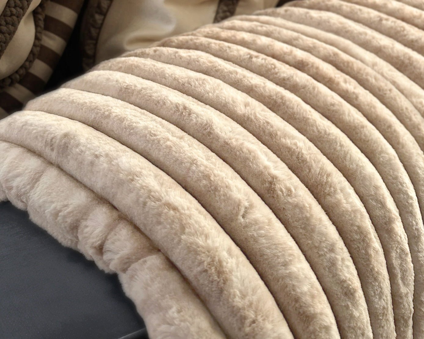 Rib Rabbit Fur Plaid Zand 150x200 cm – Luxe Imitatie Konijnenbont met Ribstructuur - Dromen & Wonen