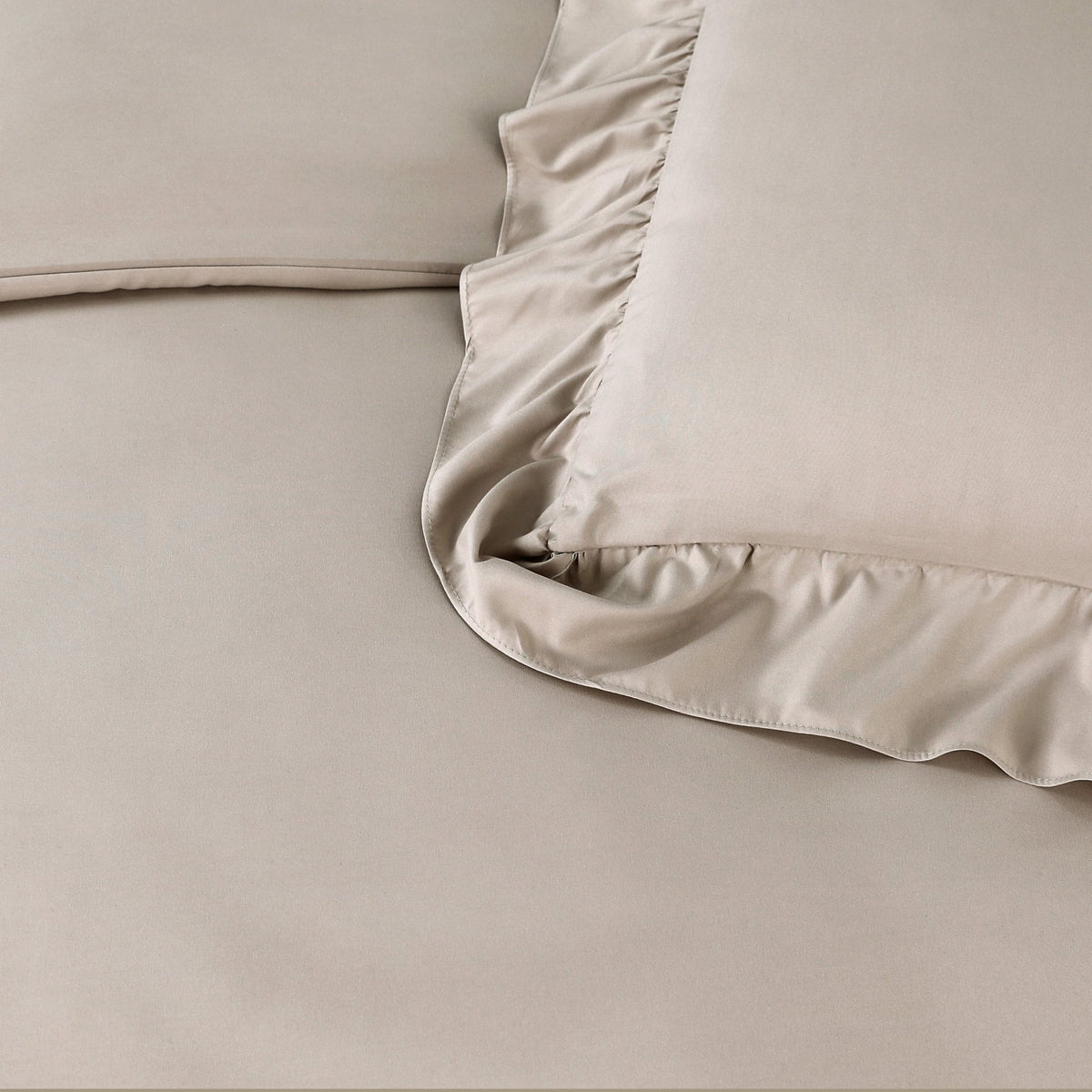 Ruches Dekbedovertrek Taupe – Ruffles – Zacht Microvezel met Kussenslopen – Sleeptime - Dromen & Wonen