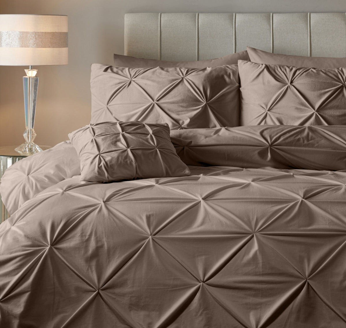 Velvet Dekbedovertrek Taupe – Pintuck – Fluweelzacht met Kussenslopen – Sleeptime - Dromen & Wonen