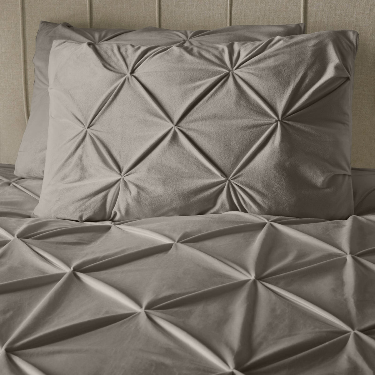 Sleeptime Pintuck velvet dekbedovertrek, kleur zand