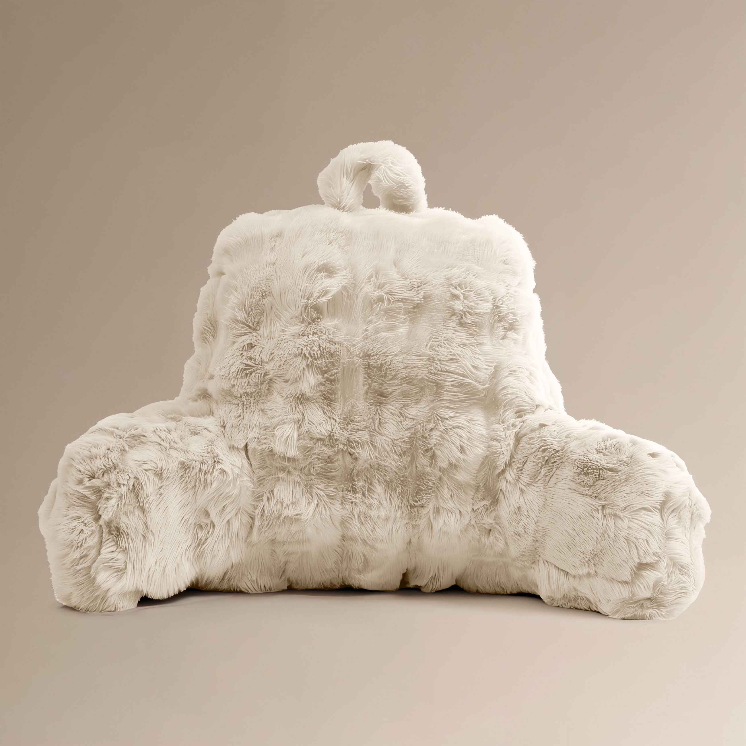 Bedrest Pompom Beige – Luxe Faux Fur Rugsteunkussen met Pompom (34x50 cm)