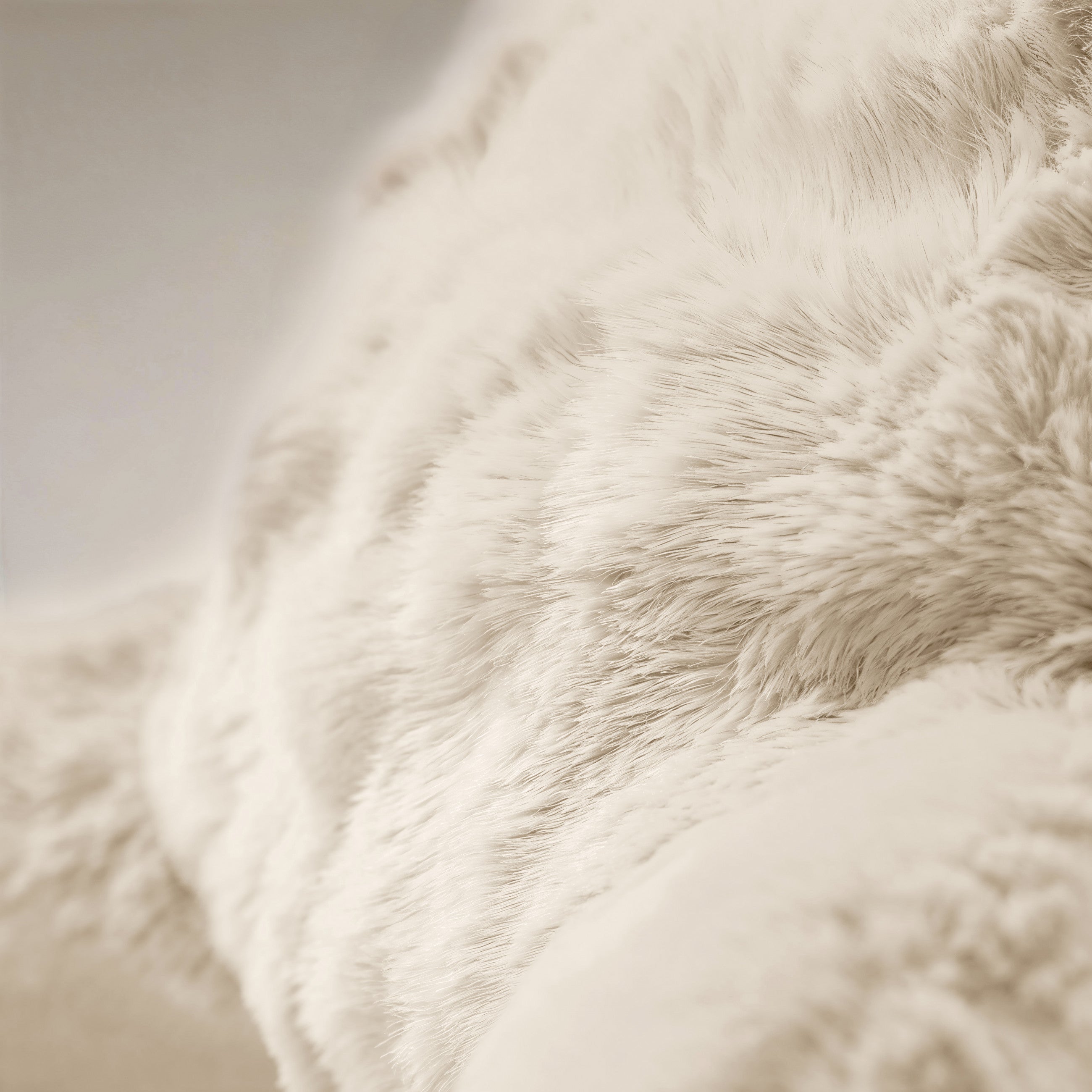 Bedrest Pompom Beige – Luxe Faux Fur Rugsteunkussen met Pompom (34x50 cm)