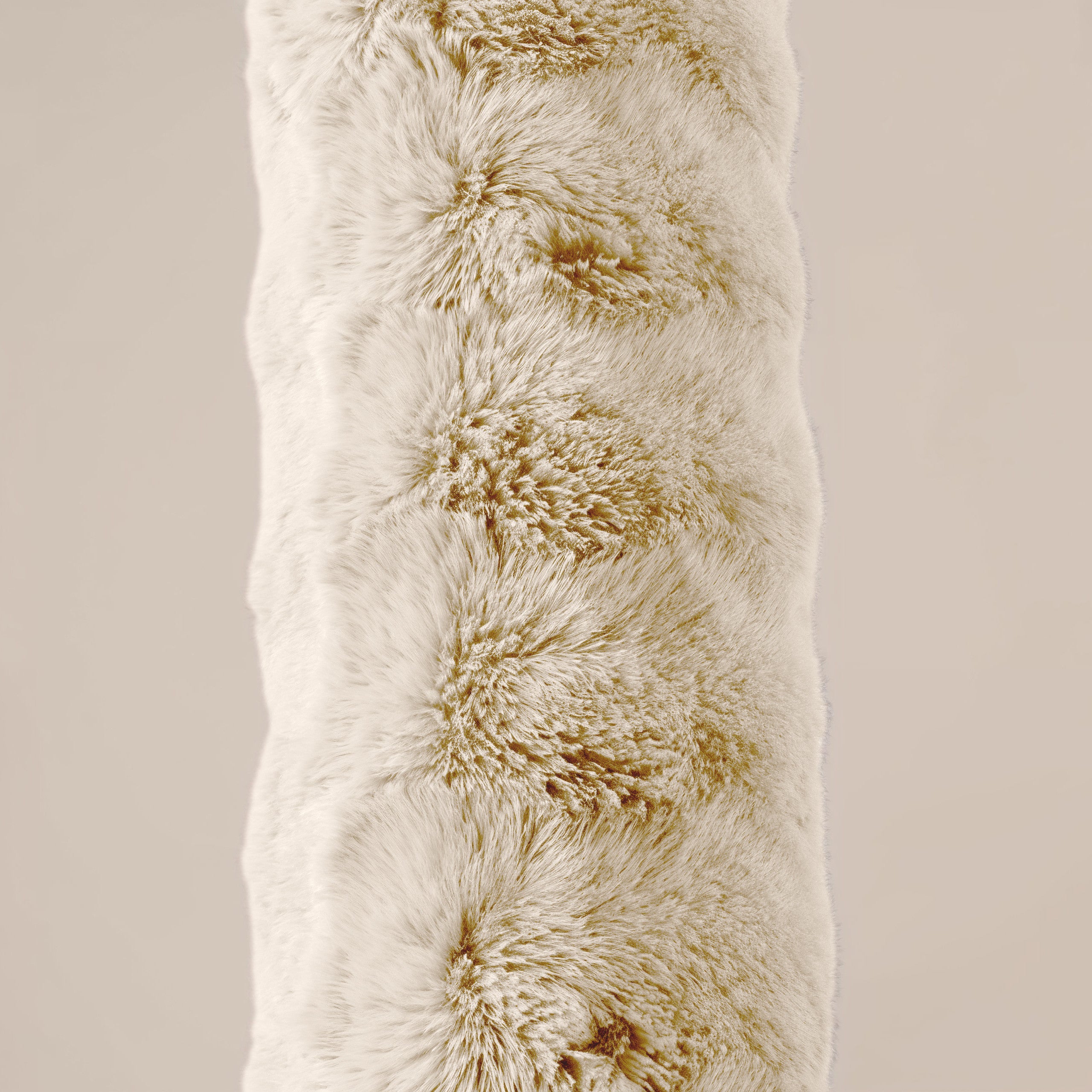 Bodypillow Pompom Beige – Extra Lang & Luxe Sierkussen van Faux Fur (140 cm)