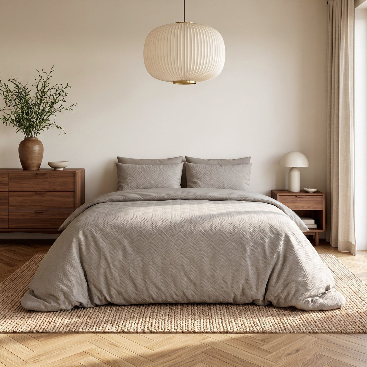 Embossed Dekbedovertrek Taupe/Grijs – Modern Geo 3D Reliëf – Zacht Microvezel met Kussenslopen – Sleeptime - Dromen & Wonen
