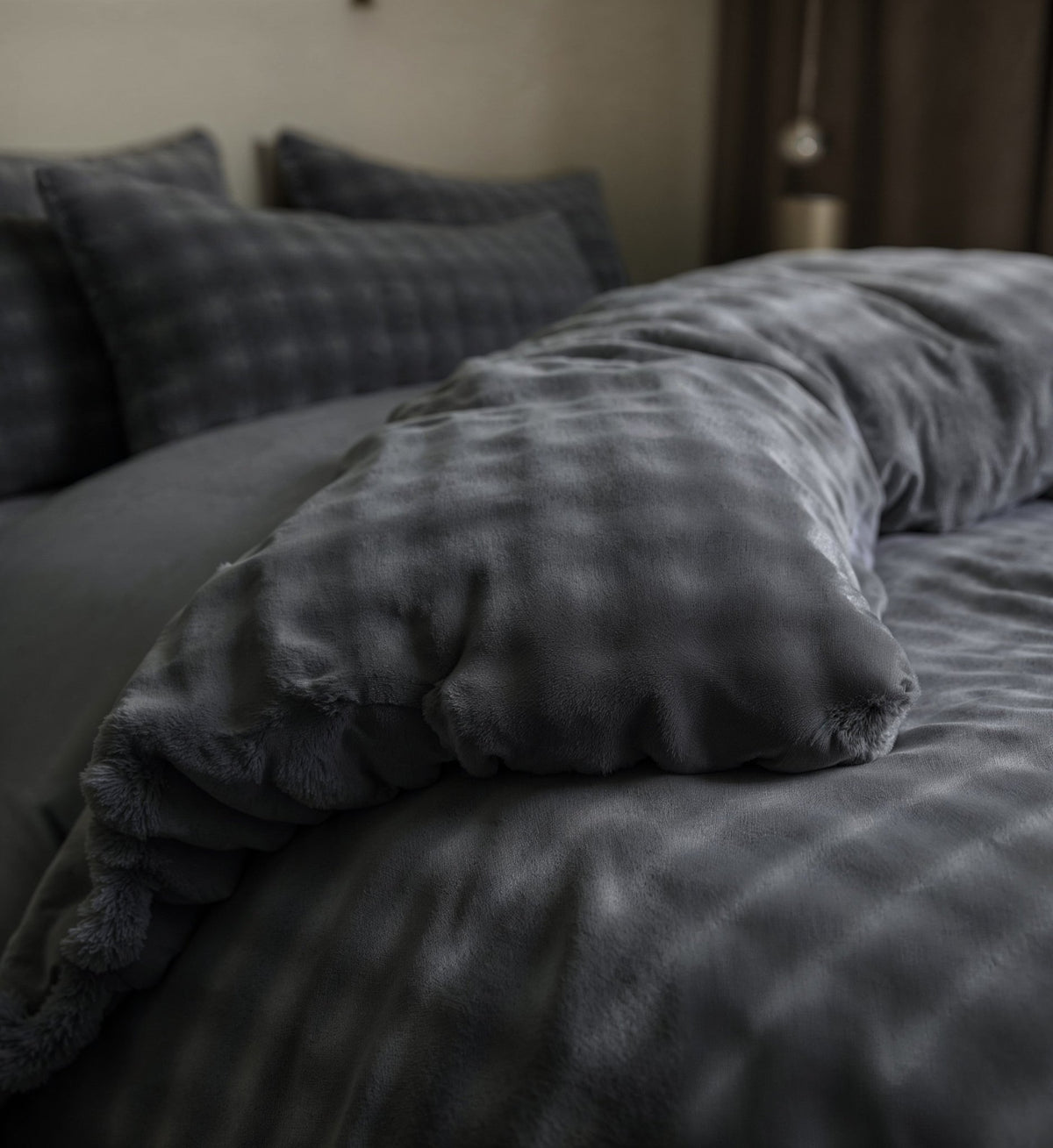Flanel Dekbedovertrek Antraciet – Pom Pom – Warm & Zacht met Kussenslopen – Sleeptime - Dromen & Wonen